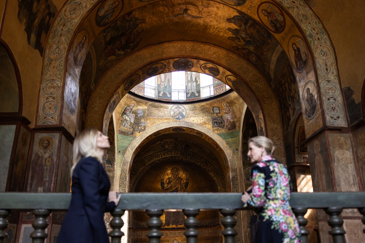 В якому вбранні Олена Зеленська зустріла герцогиню Единбургську в Києві (фото)